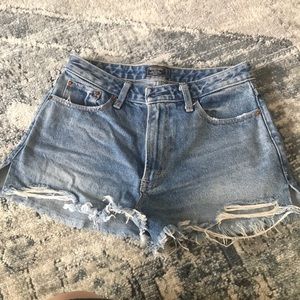 A&F Annie high rise Jean shorts size 4 distressed